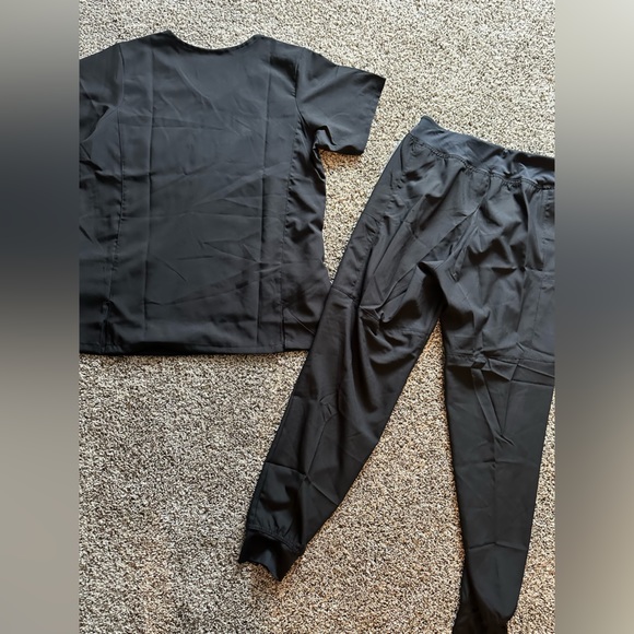 Wonderwink. Women’s scrub set. Various sizes - Picture 3 of 6